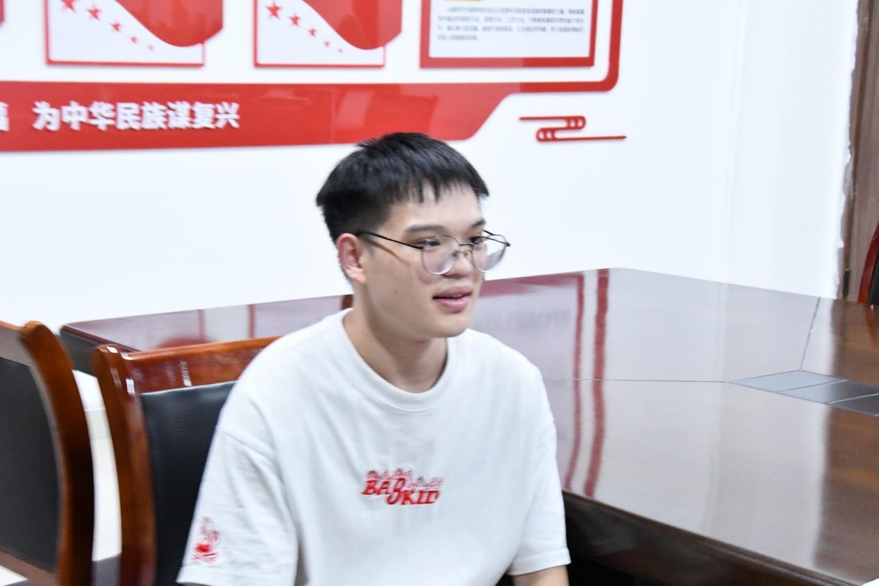 19083